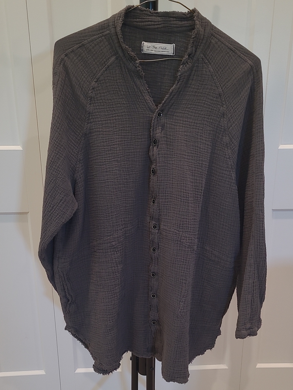 We The Free Women's Charcoal Gray Gauze Button-Front Shirt Jacket